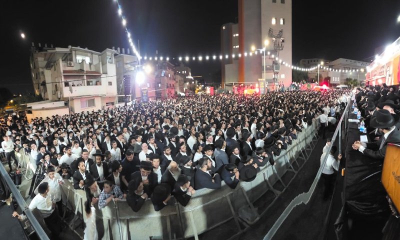 עצרת מחאה ברחובה של בני ברק: "אם ייתפס בחור &ndash; נצא כולנו לכלא 10"