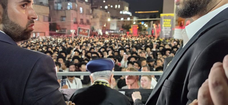 באדיבות המצלם