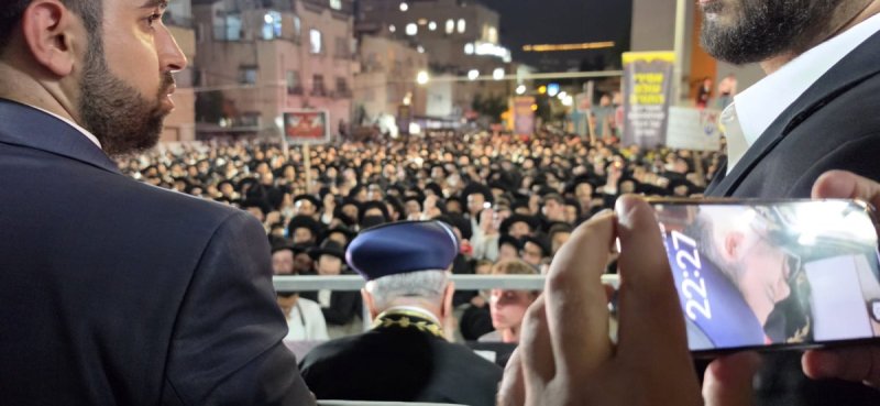 באדיבות המצלם