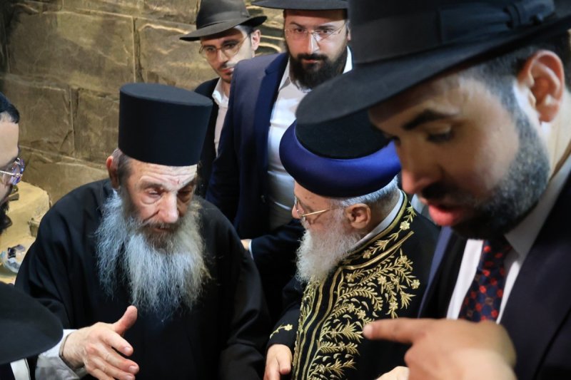 אריאל סר