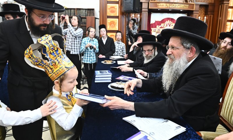 ילדי מתיקות התורה של רחמסטריווקא בב"ב חגגו מסיבת חומש