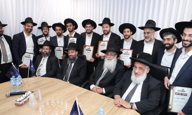 רגעים מכוננים: 13 אברכים הוסמכו להוראה בבית ההוראה 'המאורות'