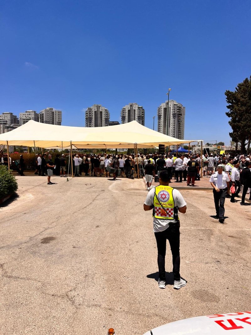 באדיבות המצלם