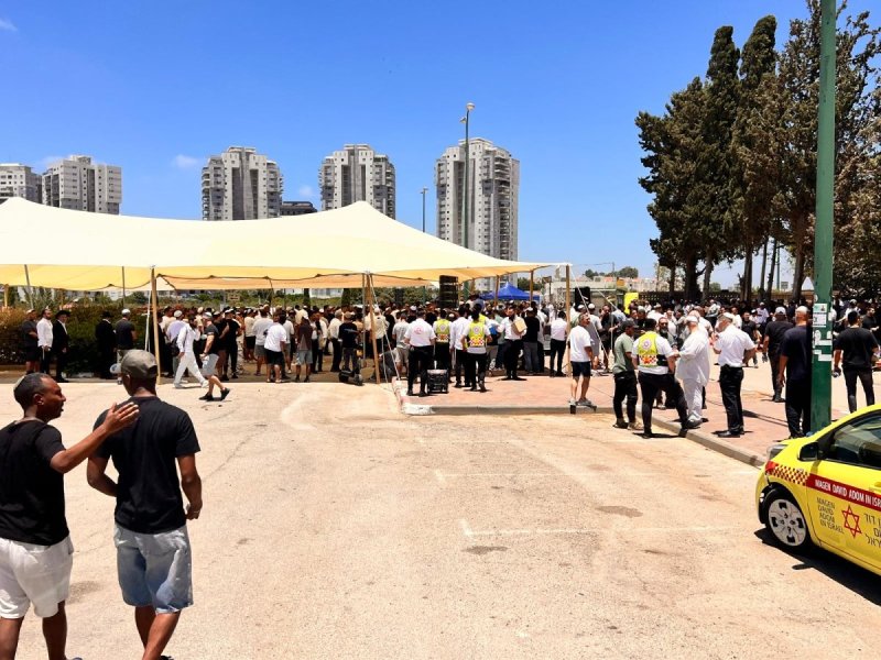 באדיבות המצלם