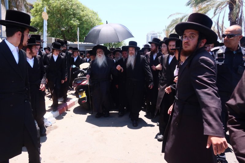 באדיבות המצלם