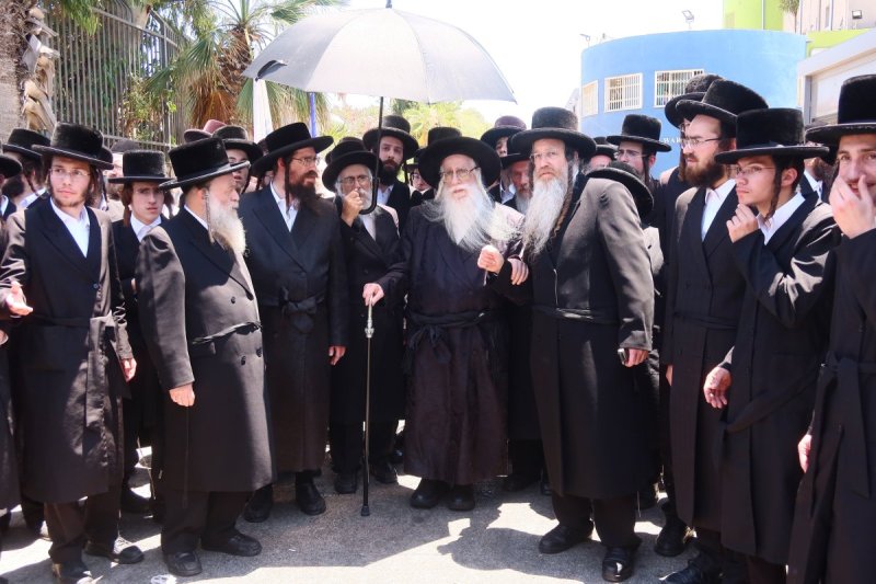 באדיבות המצלם