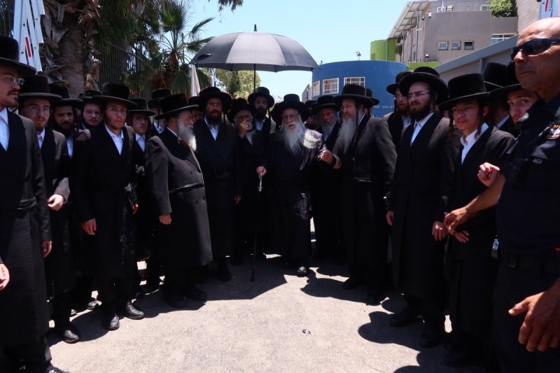 באדיבות המצלם
