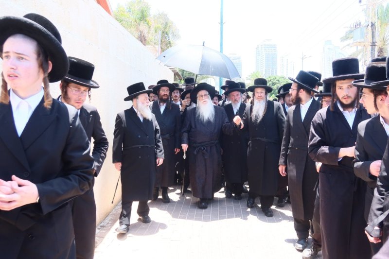 באדיבות המצלם