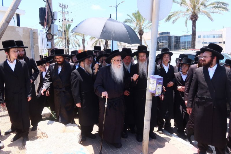 באדיבות המצלם