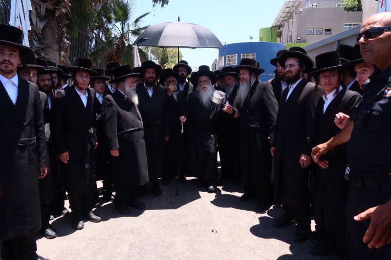 באדיבות המצלם