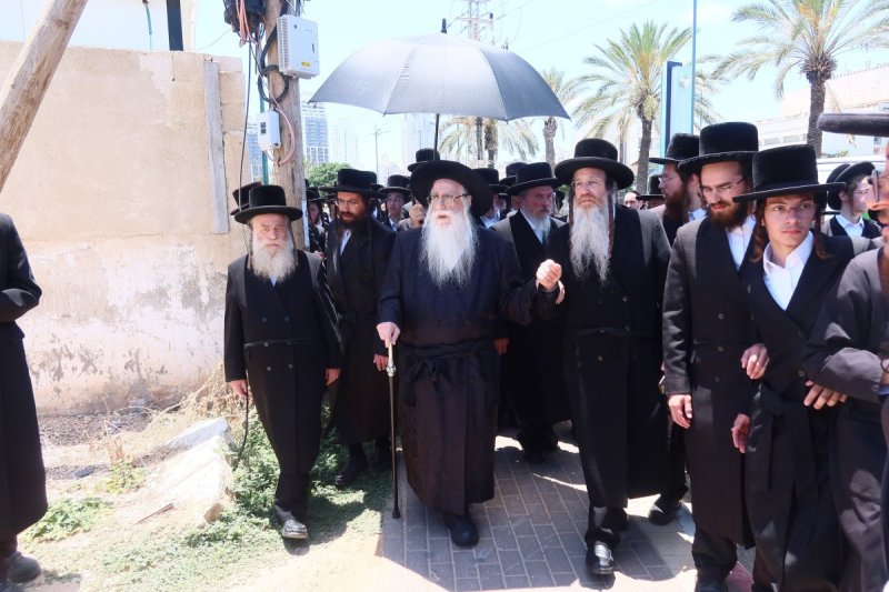 באדיבות המצלם