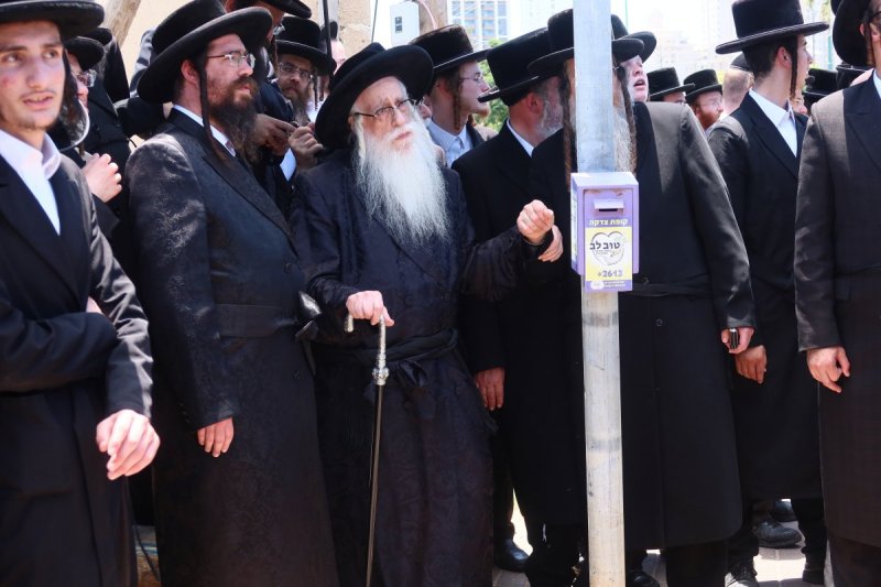 באדיבות המצלם