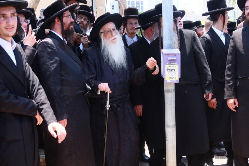 באדיבות המצלם