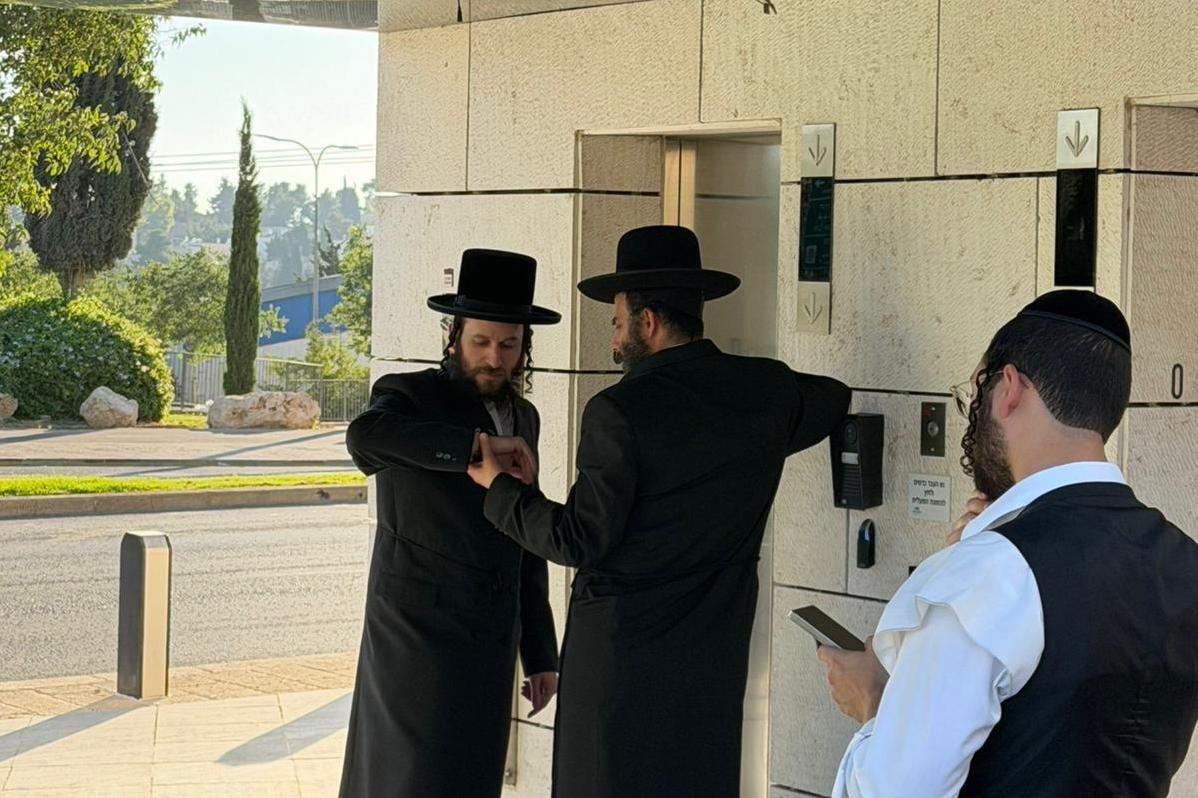 באדיבות המצלם