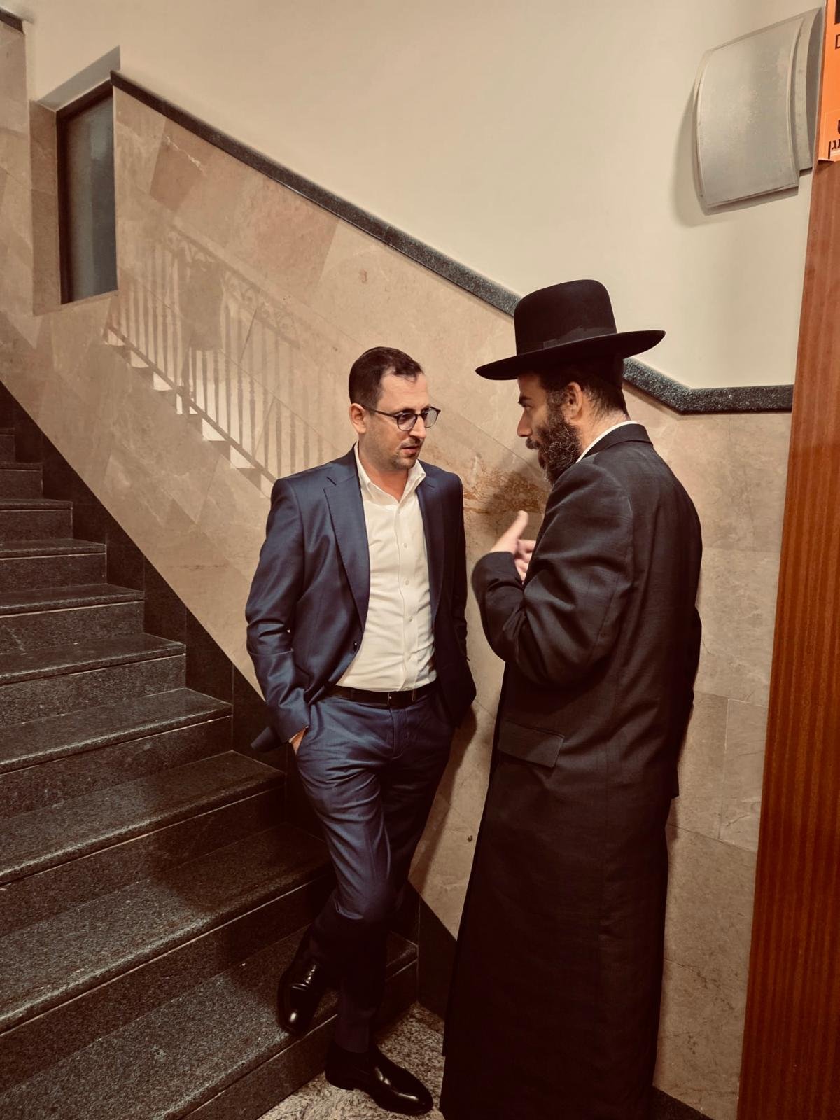 באדיבות המצלם