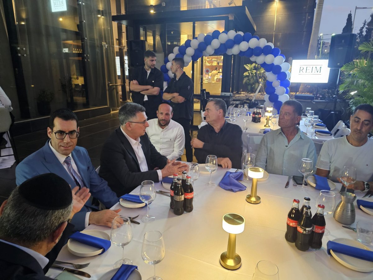 באדיבות המצלם