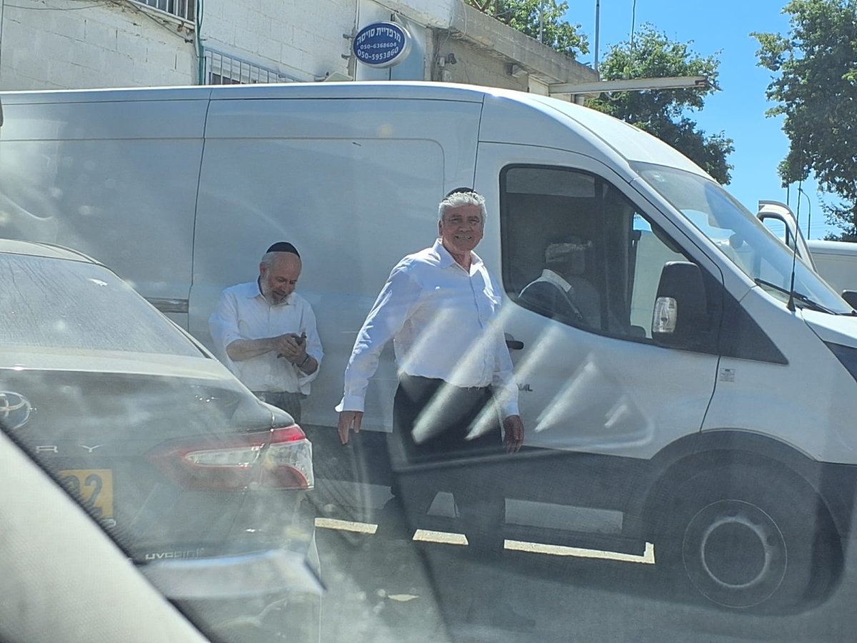 באדיבות המצלם