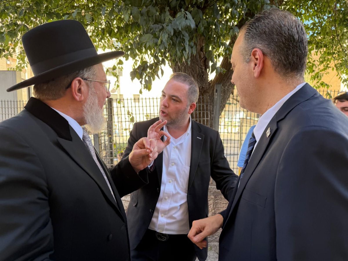 באדיבות המצלם