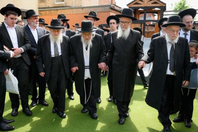 באדיבות המצלם