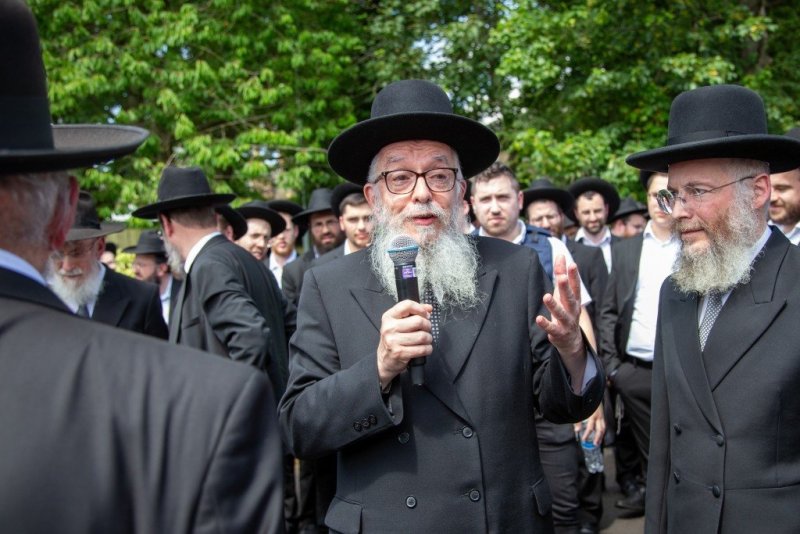 באדיבות המצלם