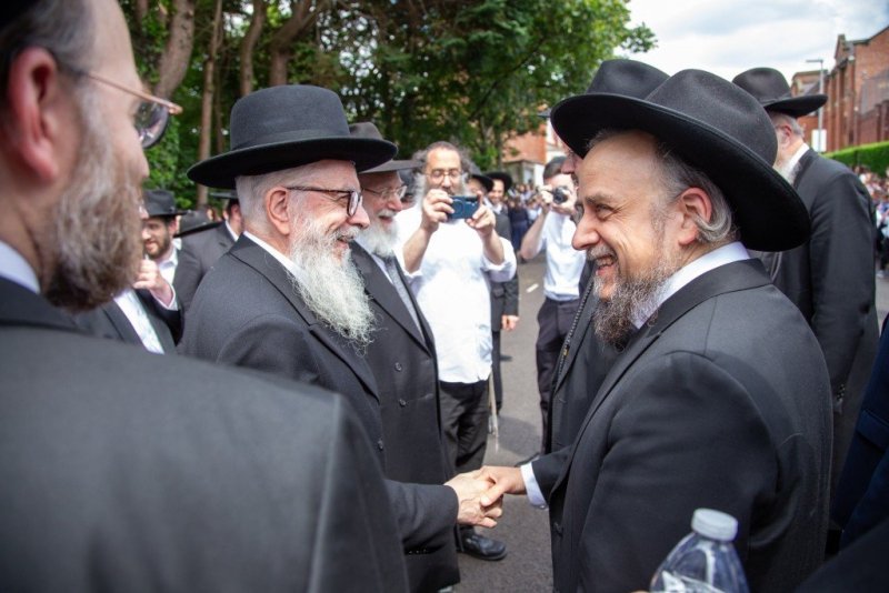 באדיבות המצלם