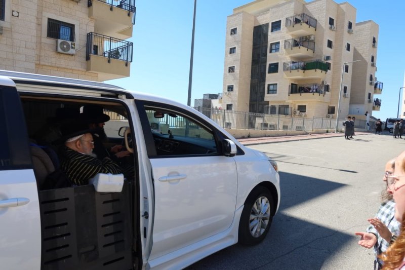 באדיבות המצלם
