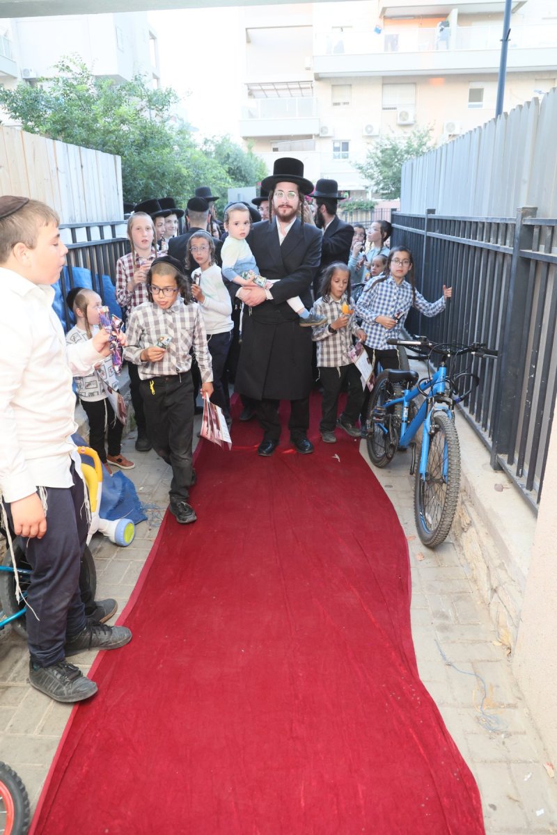 באדיבות המצלם