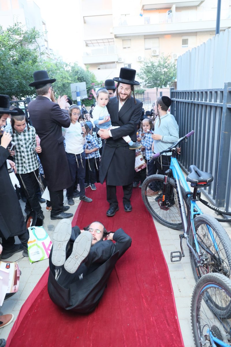 באדיבות המצלם
