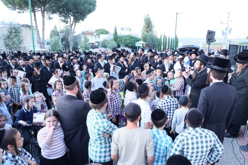 באדיבות המצלם