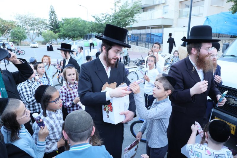 באדיבות המצלם