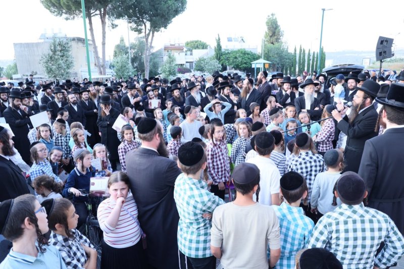 באדיבות המצלם