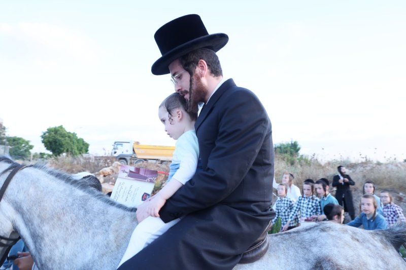 באדיבות המצלם
