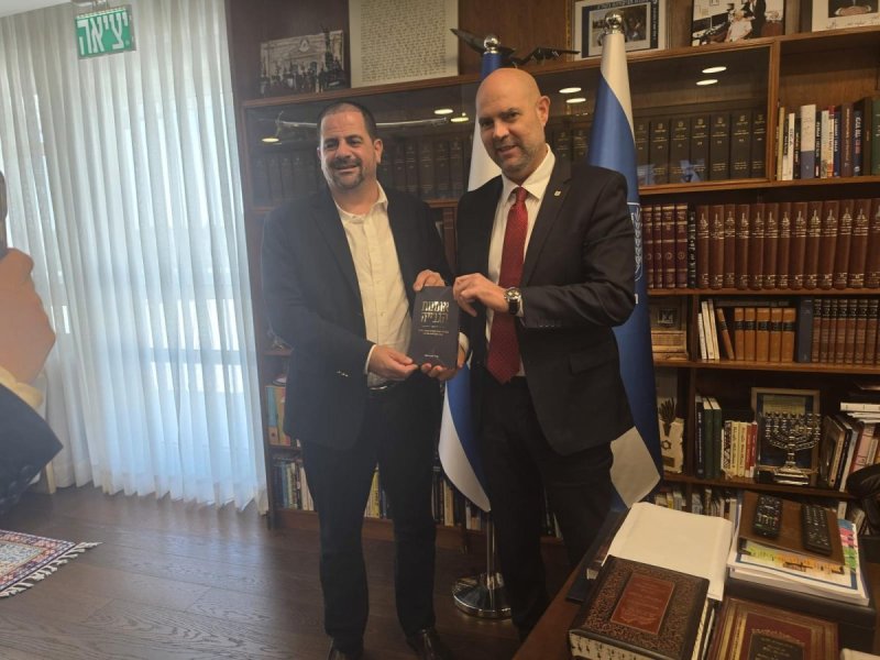 באדיבות המצלם