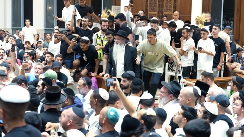 באדיבות המצלם