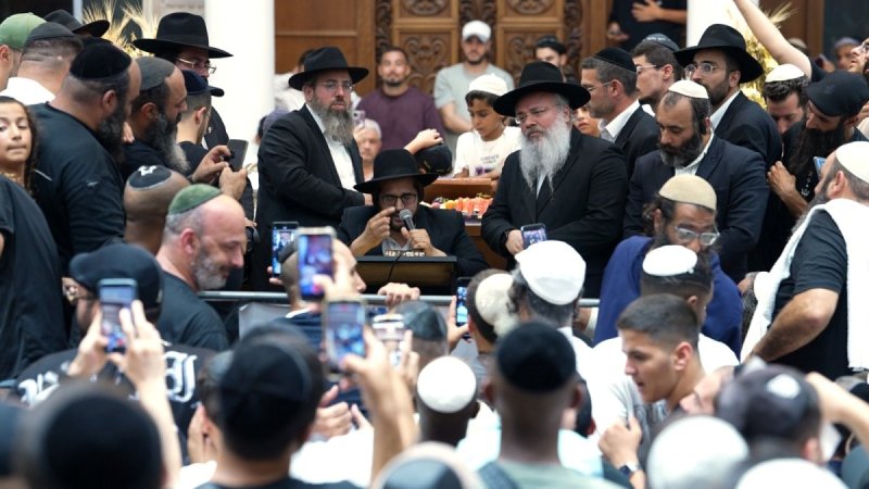 באדיבות המצלם