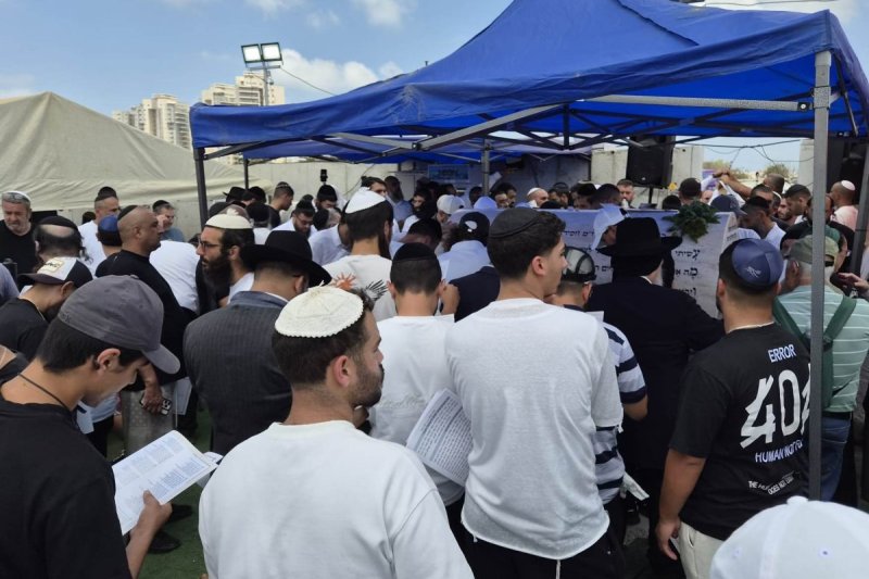 באדיבות המצלם