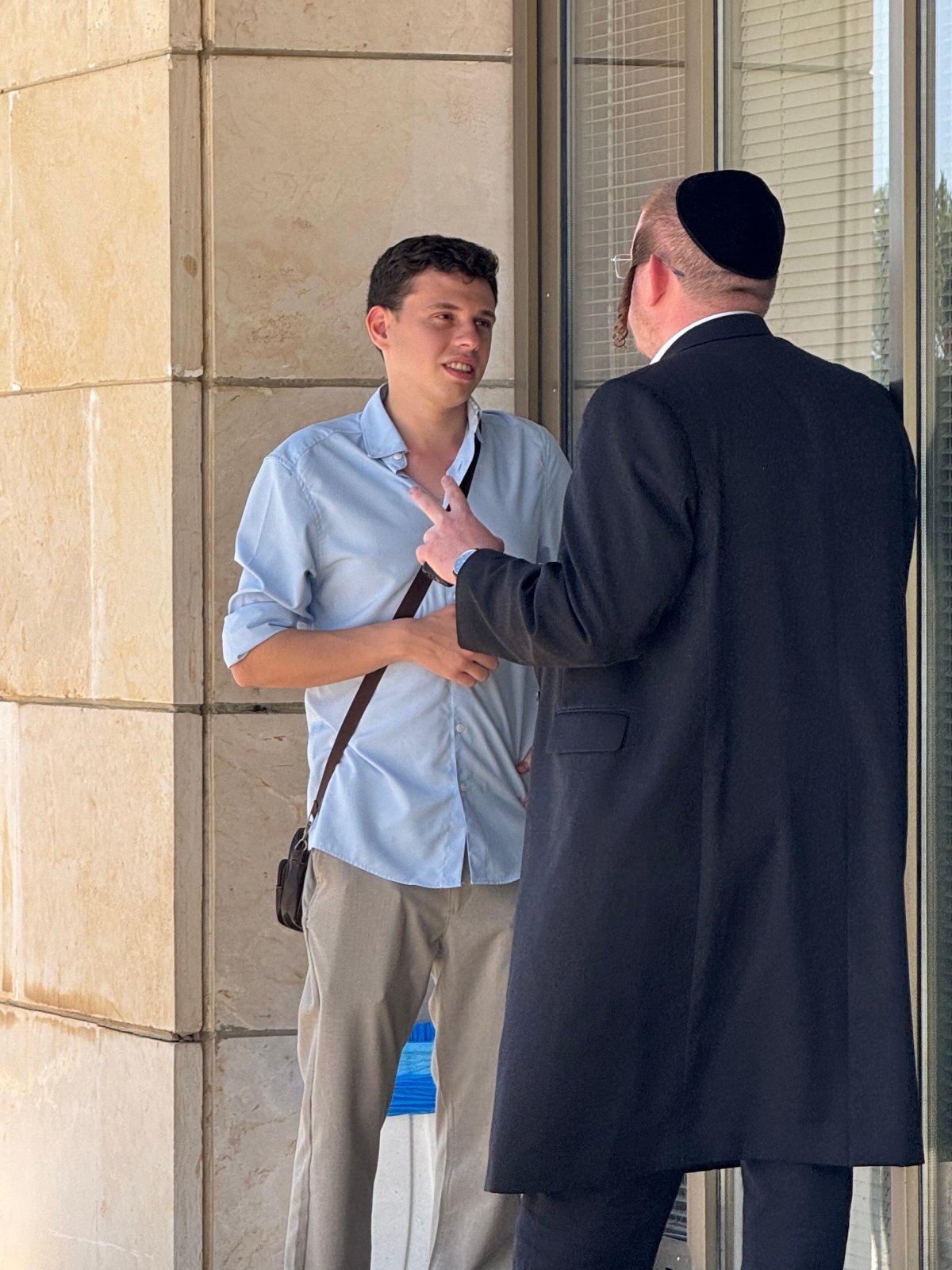 באדיבות המצלם