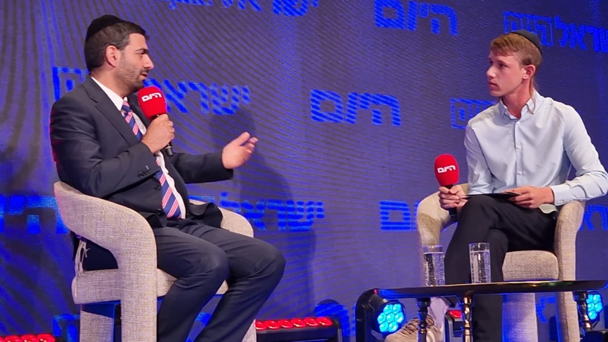 באדיבות המצלם