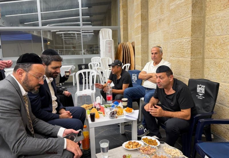 באדיבות המצלם