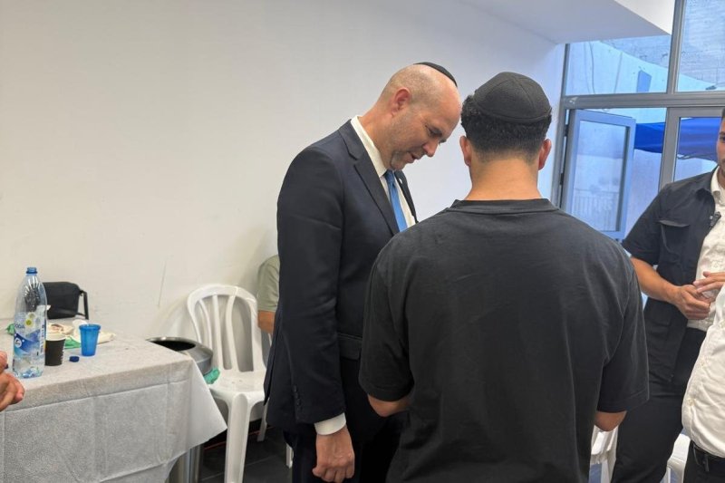 באדיבות המצלם