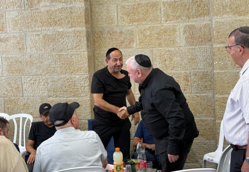 באדיבות המצלם