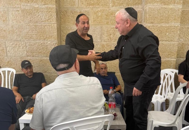 באדיבות המצלם