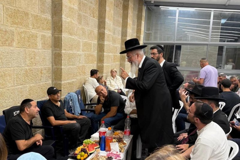באדיבות המצלם