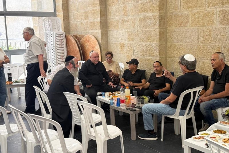 באדיבות המצלם