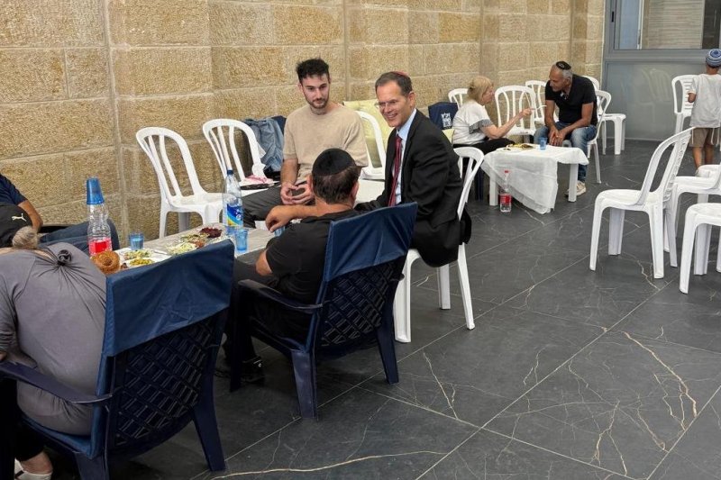 באדיבות המצלם
