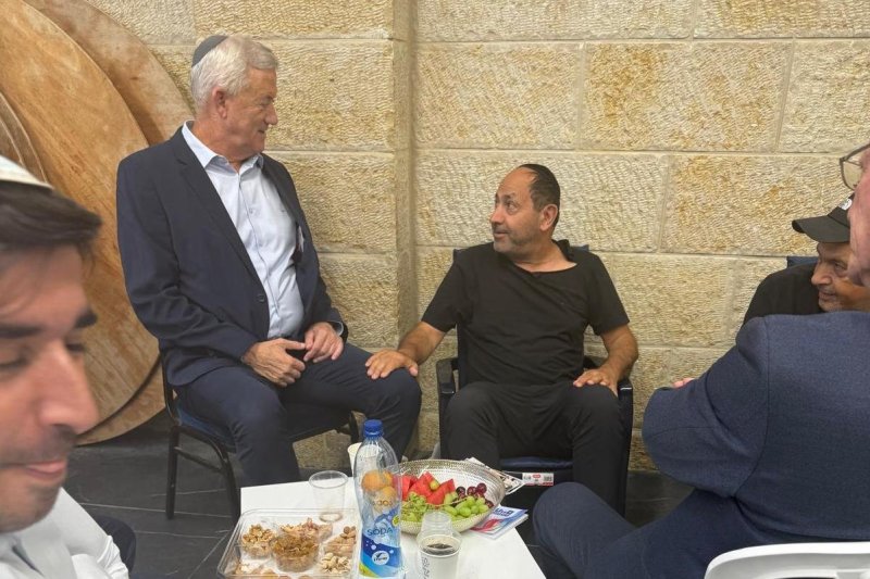 באדיבות המצלם