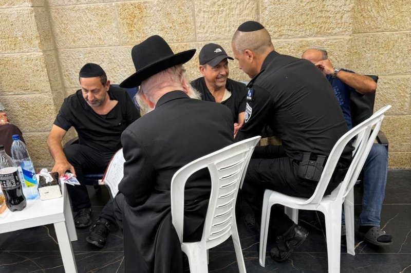 באדיבות המצלם