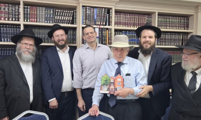 'לב חב"ד' ערך מעמד הוקרה מיוחד לד"ר איירה וייס שטיפל ברבי זיע"א 