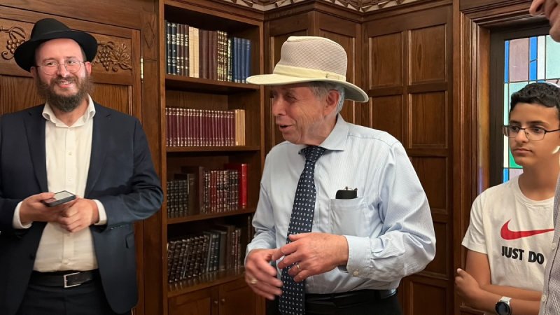 באדיבות המצלם