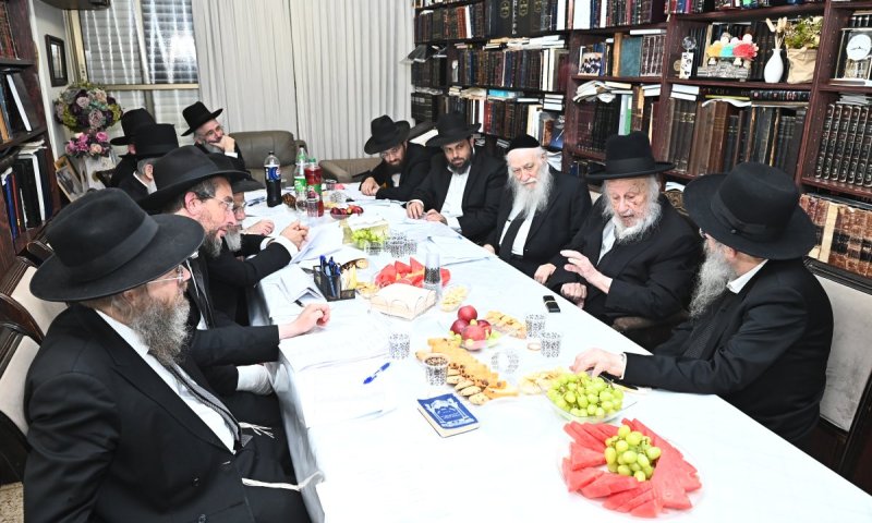 אחרי מרתון של תשע שעות: 477 בחורים התקבלו לשיעור א' בפוניבז'